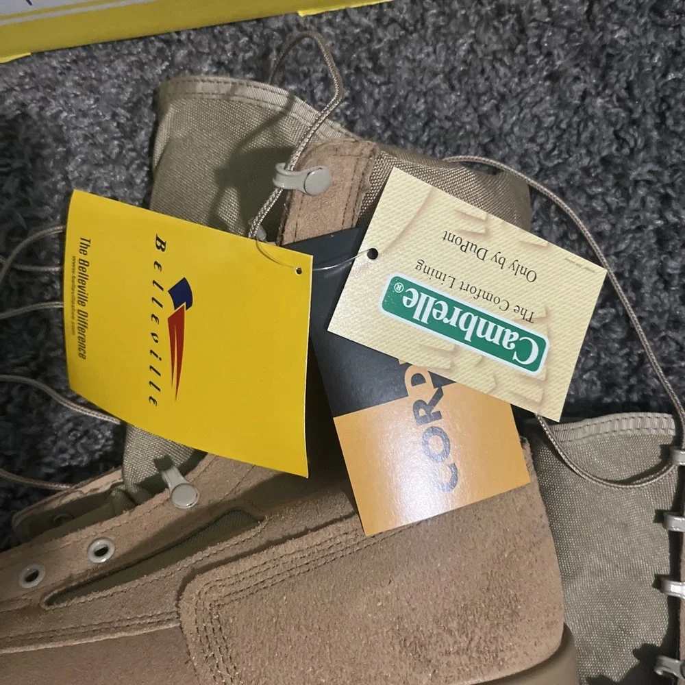 New in the box Belleville 390 Men's Military Desert Tan Combat Boot size 11.5R